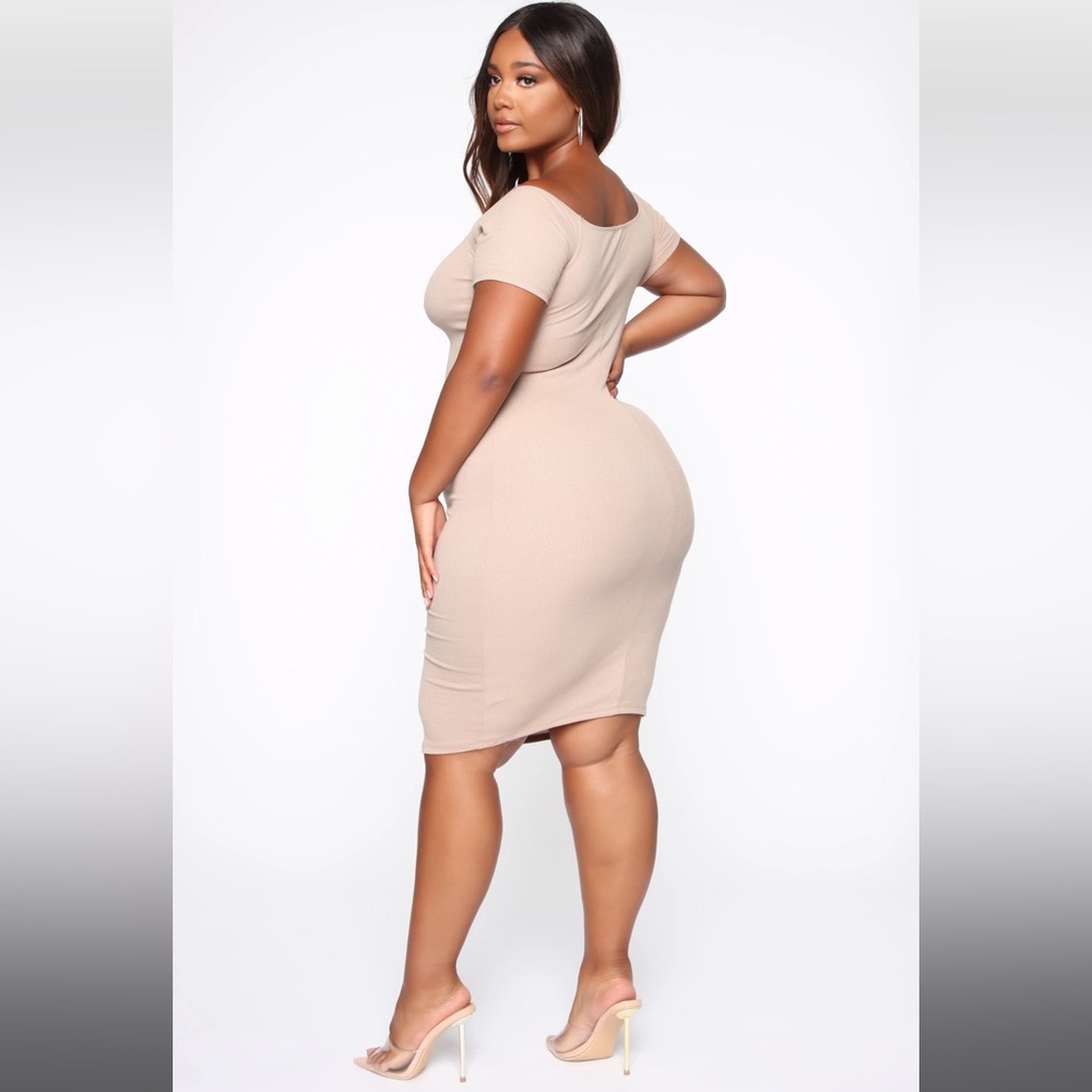Fashion Nova NWT. Size 2X. Taupe. Off shoulder. Button down detail.